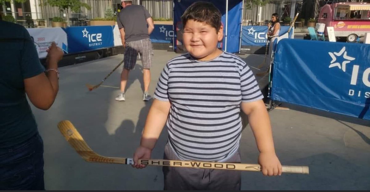Deniscbrl87's tweet photo. Please hit the picture and read the story, let’s help this little guy out. Can you please share as well @UpperDeckAssist @UpperDeckSports https://t.co/c4y9Tdp1nx