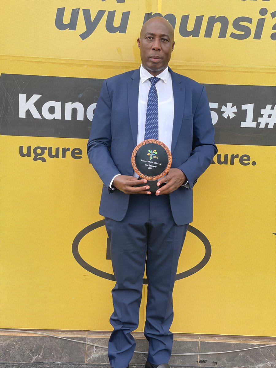 hervebenjaminn's tweet photo. Congratulations to @Escalefranchiseeltd the  @MTNRwanda partner in the @RwandaEast   Eastern region for being awarded as the Best Taxpayer 2021 @rrainfo @MapsBodibe https://t.co/SiXTtY61XG