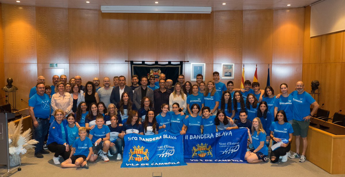 ESPORTS | 🚣 Oferim una recepció al club de rem <a href="/Ventdestrop/">Vogadors de Cambrils</a>.

ℹ️ L’alcalde, <a href="/OliverKleinNMC/">Oliver Klein Bosquet</a>, i la regidora d’Esports, Natàlia Pleguezuelos, van lliurar diplomes als vogadors i vogadores dels diferents equips.
📸 Francesc Hospital 

👉 bit.ly/3DeKkTe

#Cambrils