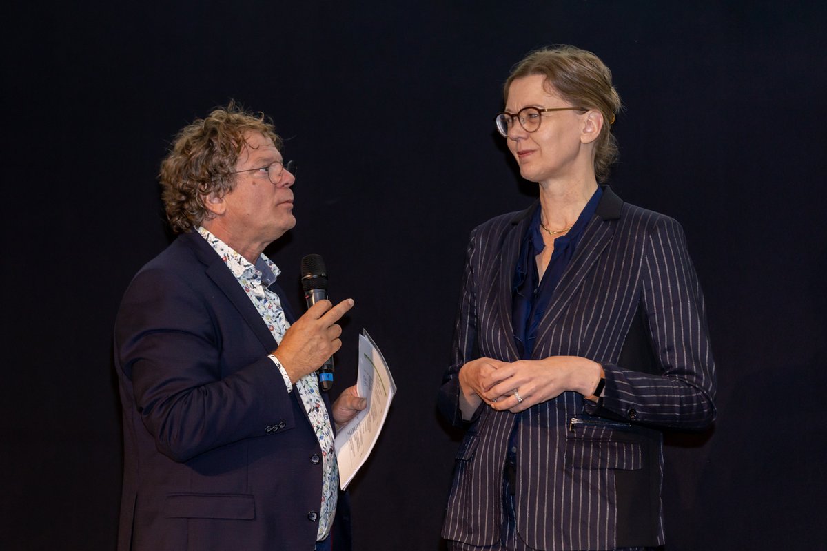 Onze <a href="/BertinevanHooff/">Bertine Van Hooff</a> opende vrijdag in Ede het Gelders burgerberaad klimaat. Eerder konden 30.000 Gelderlanders meedoen aan de online raadpleging. Nu was het tijd voor het fysieke burgerforum. Dit alles mede dankzij de motie van Bertine. Mooi werk!
samenvoorgelderland.nl/nieuws/bertine…