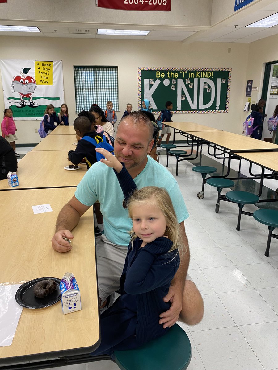 Starting the day with All Pro Dads and Family <a href="/RosewoodMagnet/">Rosewood Magnet</a>  makes for a pawsome day! 🐾