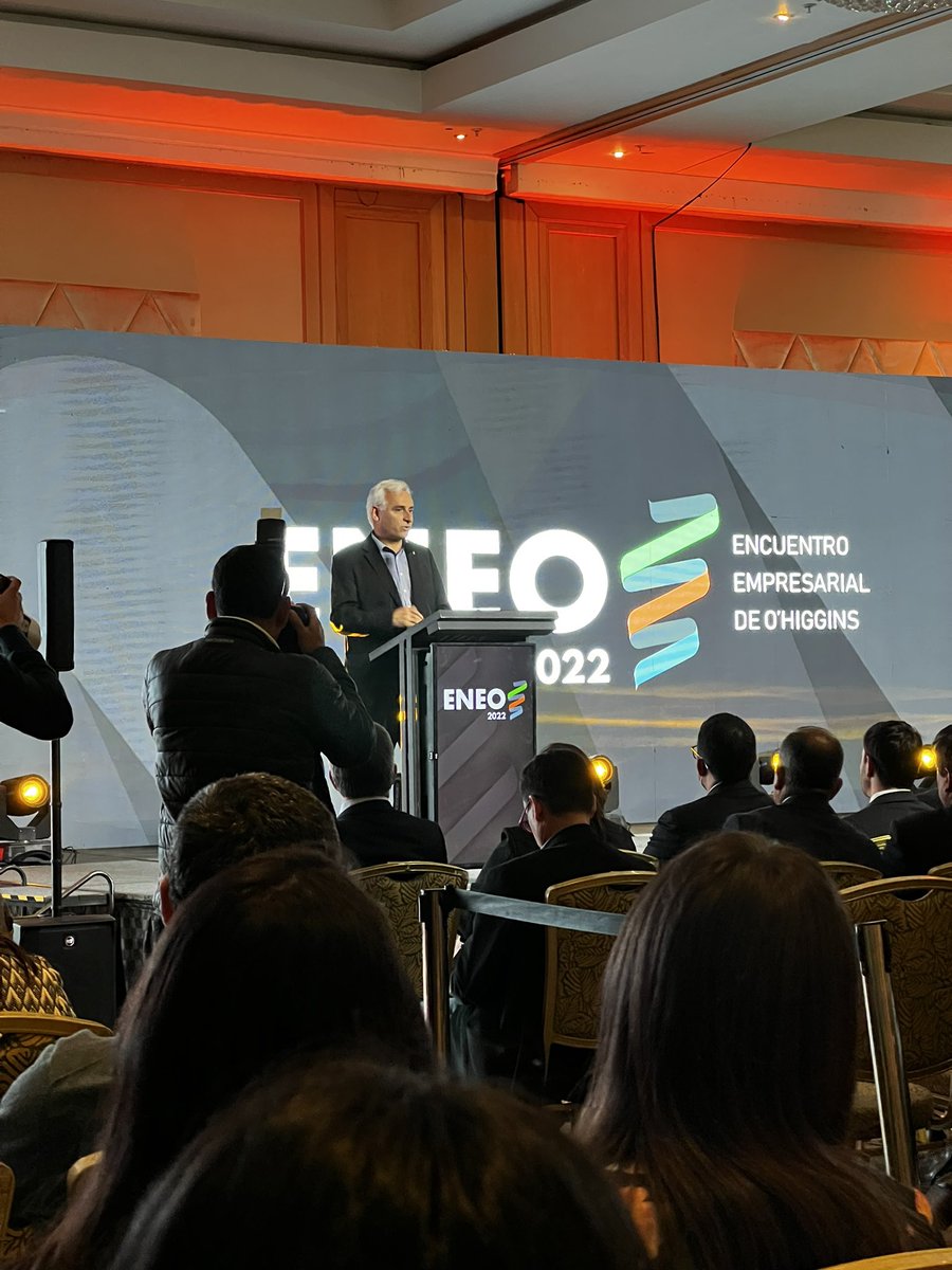 kapseirl's tweet photo. Hoy presentes en #ENEO2022 encuentro Empresarial de Nuestra Región don se analizan tendencias propuestas y los desafíos para lo que queda de este 2022 y como viene el 2023

En la imagen el gobernador regional Pablo Silva https://t.co/lxyNkoEQj3