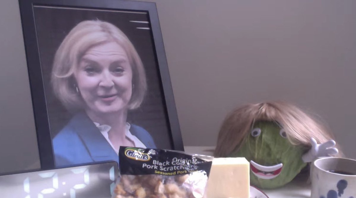 razul_ali_'s tweet photo. I can’t believe I’m actually saying this… The lettuce may actually out last Liz Truss 🥬 #LizTrussPM  #GeneralElectionNow https://t.co/QydbGJTqPg