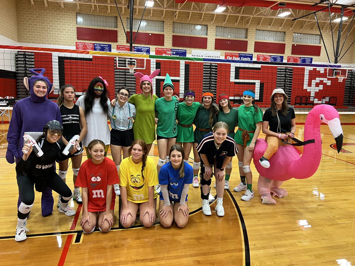 canyonVB's tweet photo. Annual Halloween practice🎃 https://t.co/7qyCaB3Jqr