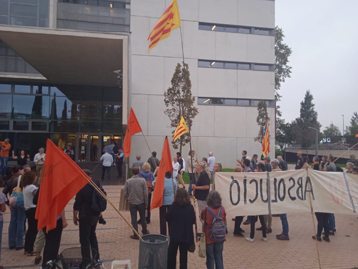 Tot els suport, <a href="/Ricard_Llorente/">Ricard Llorente Carreras</a>!

➡️ Regidor l'#AssembleaPerVilajuïga que s'enfronta a 8 anys i mig de presó per manifestar-se contra VOX

Estem amb tu! ✊