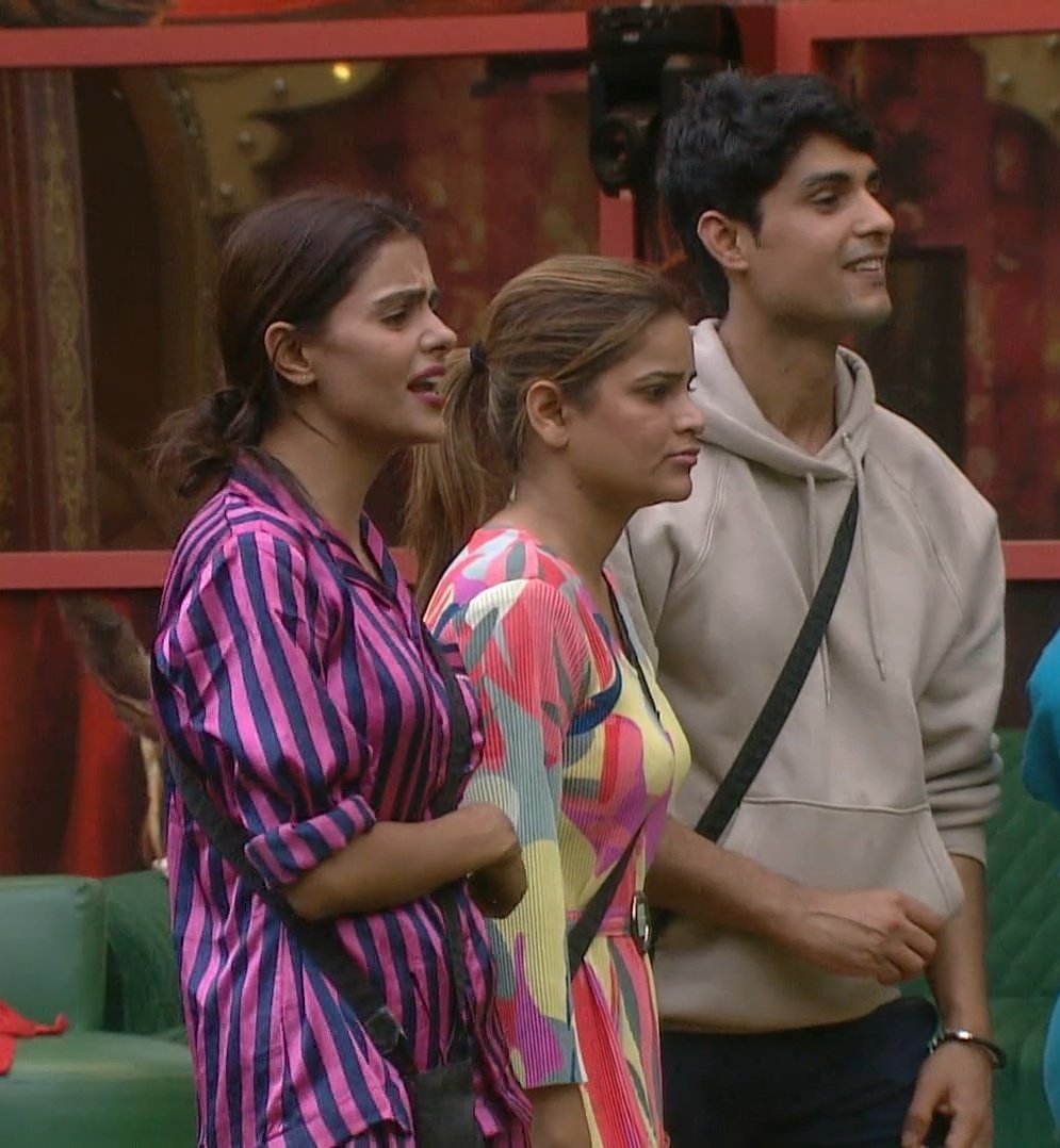 This three ❤️

#PriyankaChaharChoudhary #ankitgupta #archanagautam