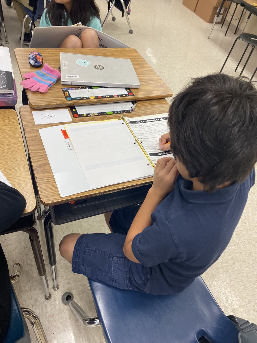 Starting Quarter 2 by writing our quarterly goals! Can’t wait to see the goals these champions accomplish this quarter! 🥅⚽️ <a href="/PoincianaCCPS/">Poinciana Elementary</a> <a href="/collierschools/">Collier County Public Schools</a>