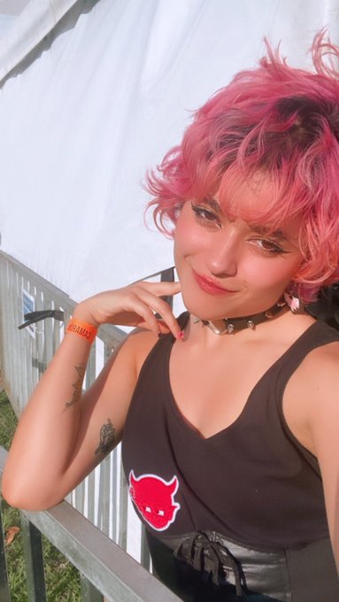 S&oacute; queria estar linda e bronzeada https://t.co/dETNRD5PjZ<a href="/tag/iwannabetour"class="tags"><span>#iwannabetour</span></a>