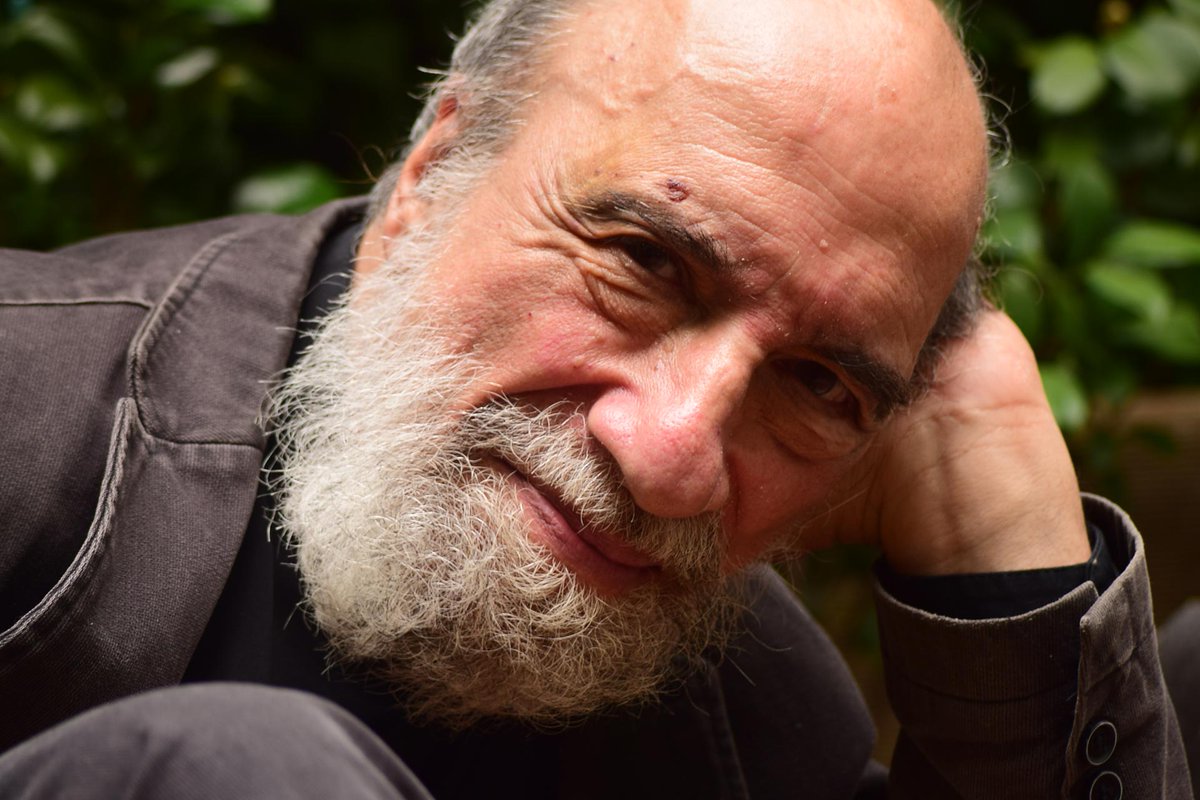 camaradellibro's tweet photo. Felicitamos al destacado poeta nacional #RaúlZurita, quien por su aporte al patrimonio cultural de la literatura, hoy recibió el XIX Premio Internacional de Poesía Federico García Lorca, uno de los galardones más importantes de la poesía en español.👏 https://t.co/eUS53EYU1H