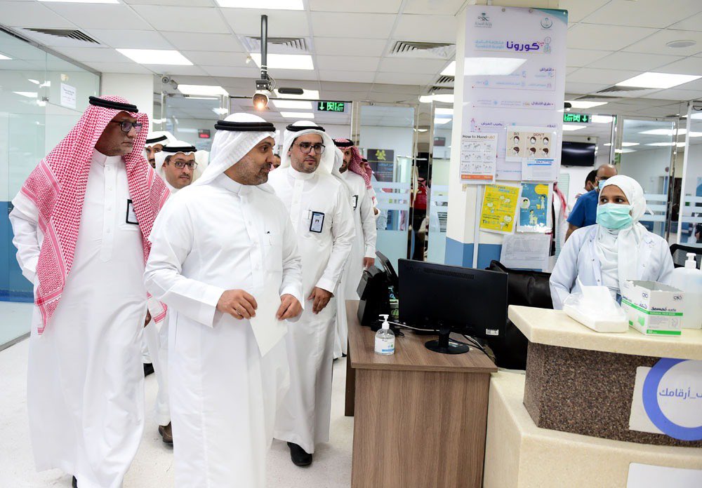SaudiMOH's tweet photo. معالي وزير الصحة يتفقد المنشآت والمراكز الصحية بعدد من محافظات منطقة القصيم، ويؤكد على ضرورة تقديم أفضل الخدمات الصحية لأهالي المنطقة. https://t.co/of56wEJ0Zi
