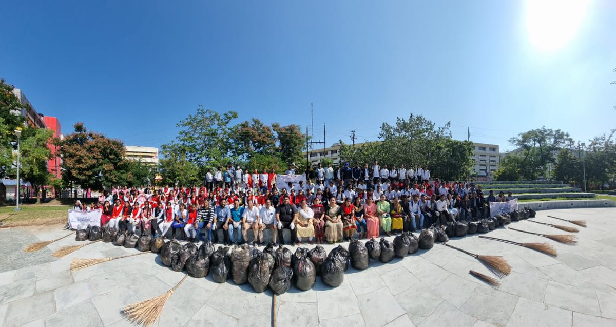 NSSCELLGOVMP's tweet photo. @nssrdvvjbp रासेयो (प्रकोष्ठ) द्वारा 19 अक्टूबर को मेगा स्वच्छता अभियान के अंतर्गत जबलपुर जिले के मढाताल, करमचंद चौक मे जिले के रासेयो स्वयंसेवकों के साथ फिट इंडिया फ्रीडम रन और स्वच्छता अभियान 2.0 चलाया गया।
#CleanIndia2 #CleanIndiaWithNSS
@Yasministry @ianuragthakur @_NSSIndia https://t.co/uSqP07Anc9