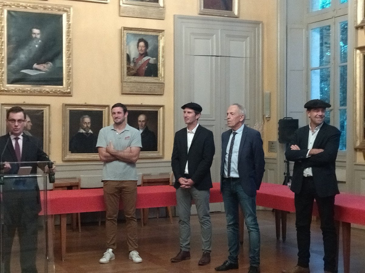 chambagri32's tweet photo. #colombelle. Lancement du nouveau millésime de la #Colombelle primeur à la mairie Auch.
#viticulture #elevage
Jeunes Agriculteurs Du Gers @Jean-René Cazeneuve - Député du Gers Plaimont Préfet du Gers @conseildepartementalgers
@mairieauch https://t.co/uXvFxLvyJH
