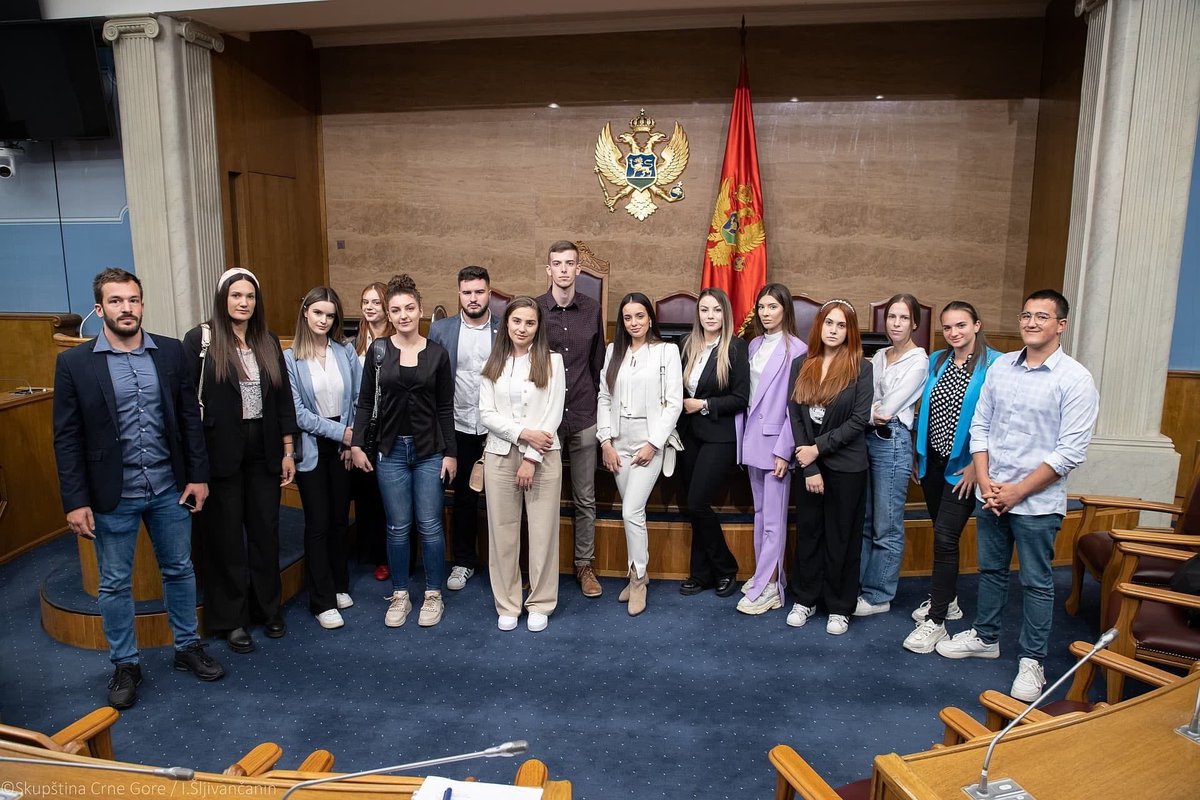 VladimirPerazic's tweet photo. Uvijek je inspirativno diskutovati sa @LekicM12 na razne teme. Ovog puta o uticaju trenutnog stanja Vlade i državnog aparata na međunarodne odnose🇲🇪 @MAPSS_MNE https://t.co/4Ej0QMdtkp
