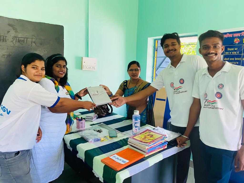 Gajendr31292015's tweet photo. On the occasion of Diwali, @nssggcuCG celebrated "A Moment of Happiness" and donated Books, Stationery, Food items, Diyas to our adopted village of university.
@askabir_ @NSSRDBhopal @NssChhattisgarh
@ConnectingNss @chakrawalalok  @_NSSIndia  @NSSRDBhopal @BandiSam  @NeetaBajpai5 https://t.co/ThaVXk3Y93
