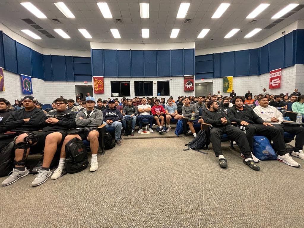 Carlos Uresti (@coachcuresti) on Twitter photo Shout out to <a href="/KeithDavis_98/">Keith Davis</a> & <a href="/MrGReed61/">Germard</a> for coming and speaking to some of our athletes at Porter this morning. #RIDE #PUSH <a href="/PorterECHS/">Principal Solis (Mary Solis)</a> Shout out to <a href="/KeithDavis_98/">Keith Davis</a> & <a href="/MrGReed61/">Germard</a> for coming and speaking to some of our athletes at Porter this morning. #RIDE #PUSH <a href="/PorterECHS/">Principal Solis (Mary Solis)</a>