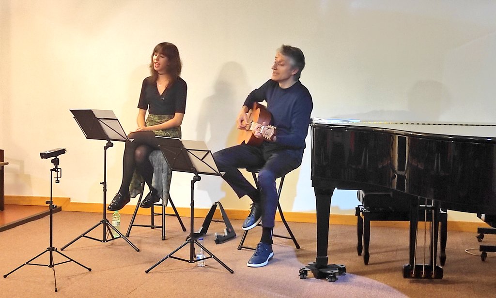 dosabrazos's tweet photo. En la presentación del proyecto Canciones para Cuidar la Vida, de @EducAutor y Marina García-Rincón https://t.co/wqQYiODfir