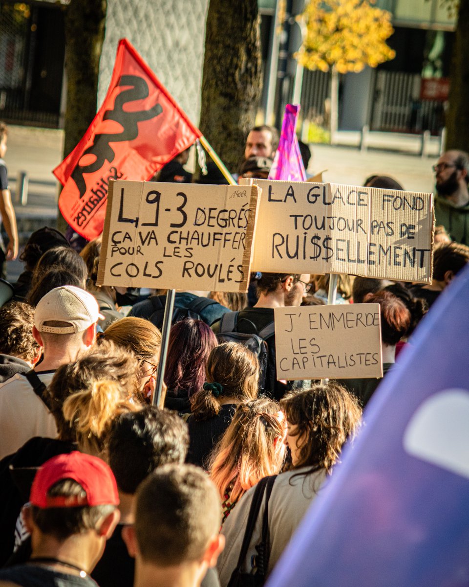 FelixLebelle's tweet photo. Cheminots, Gilets Jaunes, ouvriers, professeurs, étudiants, mouvements politiques, mais aussi travailleurs et travailleuses des crèches; plusieurs milliers étaient dans les rues de Lille pour protester.

Retour en images sur cette protestation par la rue.
@CGT https://t.co/5xOIqoKqTe
