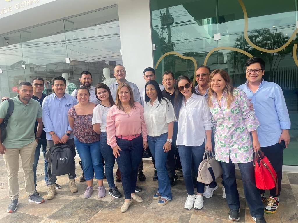 Ministerio_TIC's tweet photo. Junto a la @ANE_Colombia y gerentes de canales regionales @Teleantioquia @CanalTRO @TelepacificoTV @CanalCapital @CanalTelecaribe y @CanalTeleislas, revisamos la operación y usabilidad de esta tecnología como una opción para desplegar conectividad en las regiones más apartadas. https://t.co/TSTUPIXgYt