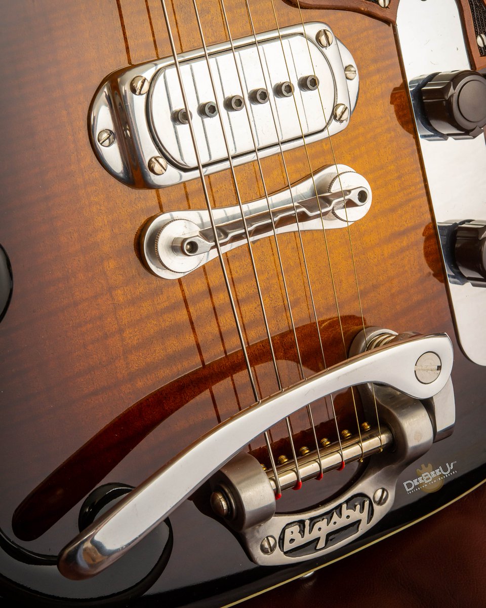 DeeBeeUs's tweet image. @michaelsegui&apos;s handmade Bigsby-Caster with chambered body and maple flame top, birdseye maple neck, and handtooled leather pick guard.

#handmadeguitar #smithequipped #paulbigsby #tksmithguitar #midecenturymodern #bigsby #tele #teletuesday #telecaster #guitarphotography