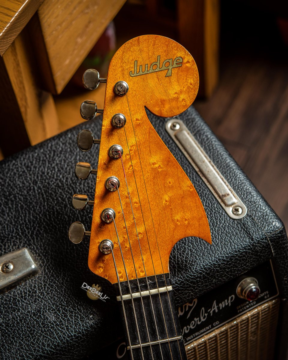 DeeBeeUs's tweet image. @michaelsegui&apos;s handmade Bigsby-Caster with chambered body and maple flame top, birdseye maple neck, and handtooled leather pick guard.

#handmadeguitar #smithequipped #paulbigsby #tksmithguitar #midecenturymodern #bigsby #tele #teletuesday #telecaster #guitarphotography