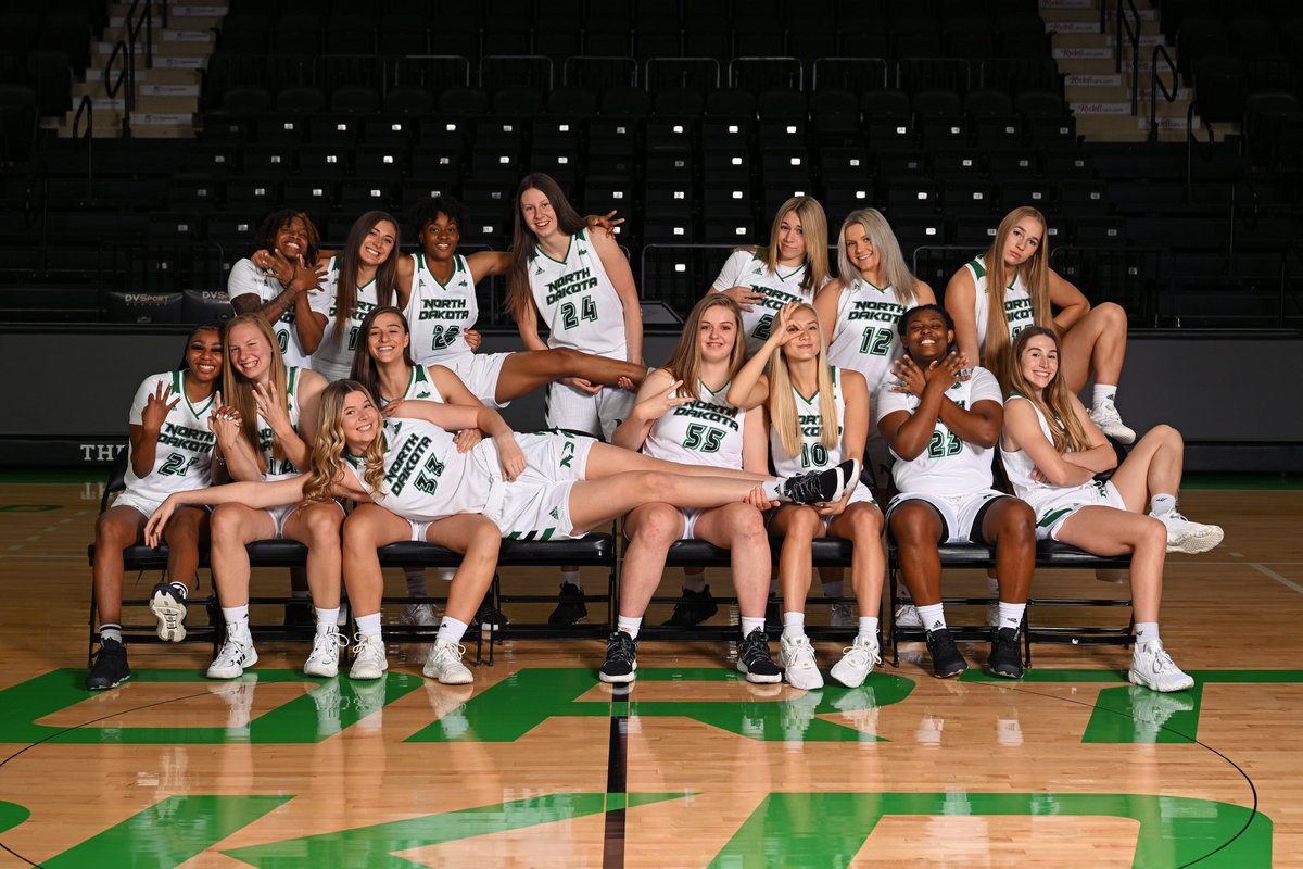 UNDwbasketball's tweet photo. 📸 2022-23 Fighting Hawks ‼️⚠️

#UNDproud | #LGH https://t.co/kauk4vULta