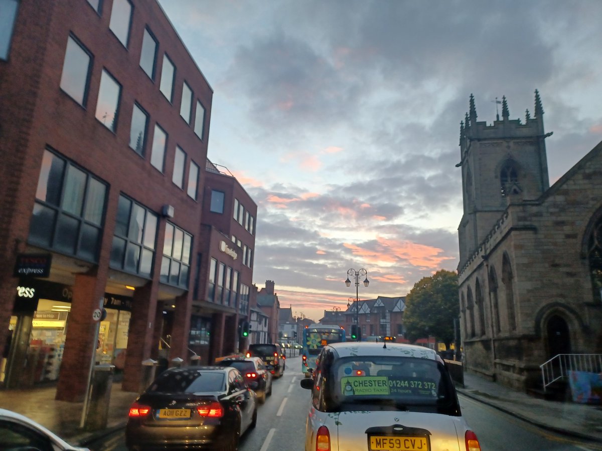 PoliceChester's tweet photo. PCSOHewitt & Loach are currently patrolling the city & Garden Quarter. You may notice an increase in officer presence in the city & GQ over the coming weeks. They are there to provide reassurance for anyone who may have any concerns over the Halloweโen period. #optreacle https://t.co/R14KIRwnHb