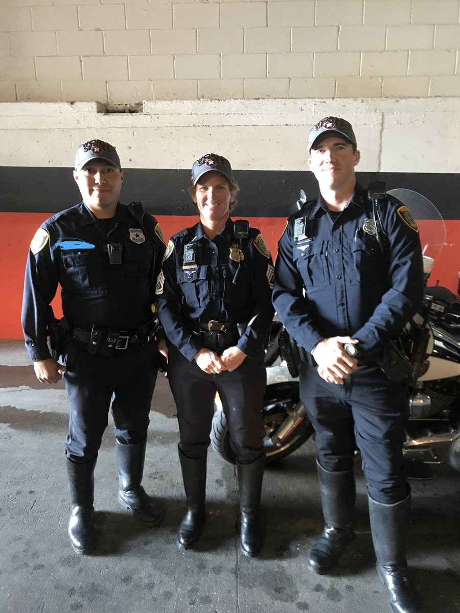 3pittiepups's tweet photo. #TBT October 22,2017 when we were escorting the Astros and the Dodgers for the World Series! Those kind of escorts were so much fun baseball & football, college basketball, Olympics etc so many and was such a great part of my job ! #Motorcyclecops https://t.co/H0OaceICIx