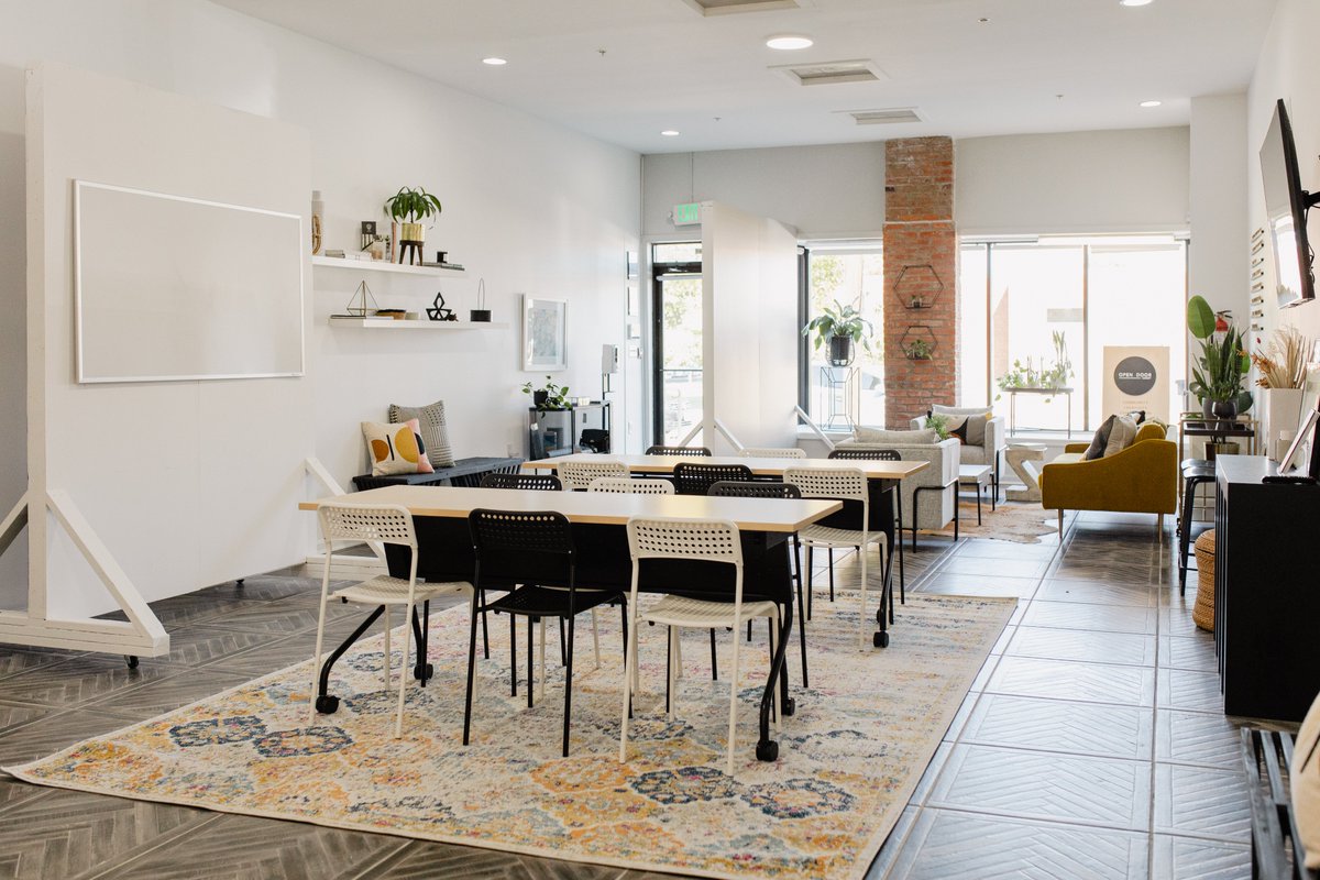 jasminedotsmith's tweet photo. A year ago this month, I co-founded Open Door a film, photo, and events space in DC. The space is flexible for networking events, workshops, headshots, meetings and, content creation. 

DM me to learn more or simply book here: https://t.co/Pdp4H3UzKh https://t.co/VUCYx8Rg1A