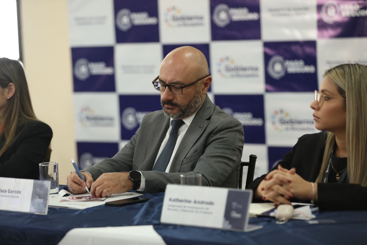 CONAFIPS's tweet photo. ✅El gerente general de @CONAFIPS, Francisco Garzón, participó en el conversatorio del Sistema de inclusión financiera a usuarios de bonos y pensiones organizado por @InclusionEc. 
@RobertoRomeroV @EstebanBernalB @BancoCentral_Ec https://t.co/k87bHVz25o