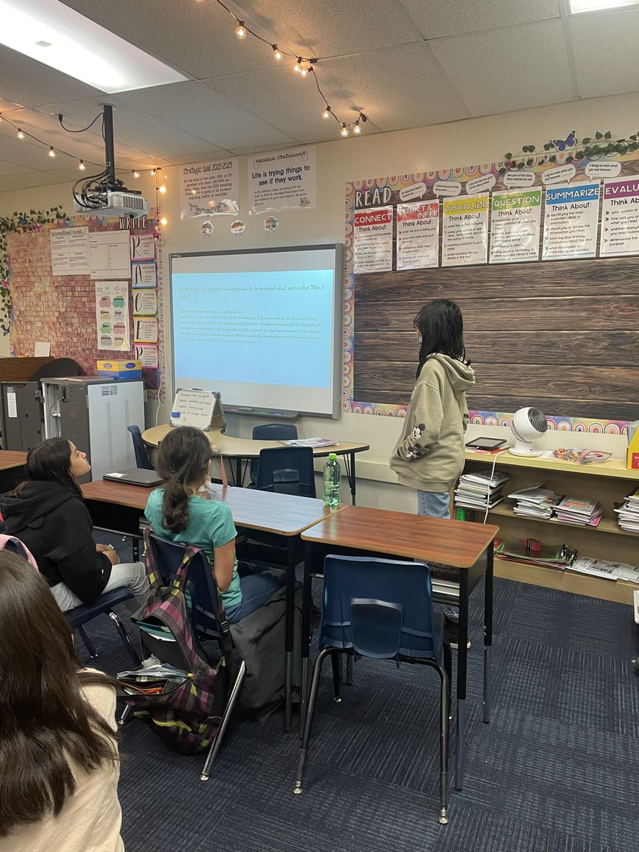 MsAitkenMPE's tweet photo. 5th grade presented slideshows to accompany their informational text. We learned about such topics as Marie Curie, dogs as pets, monster trucks, and snow globes! #ParrotPride #MidwayParkElementary https://t.co/K2igdofaDb