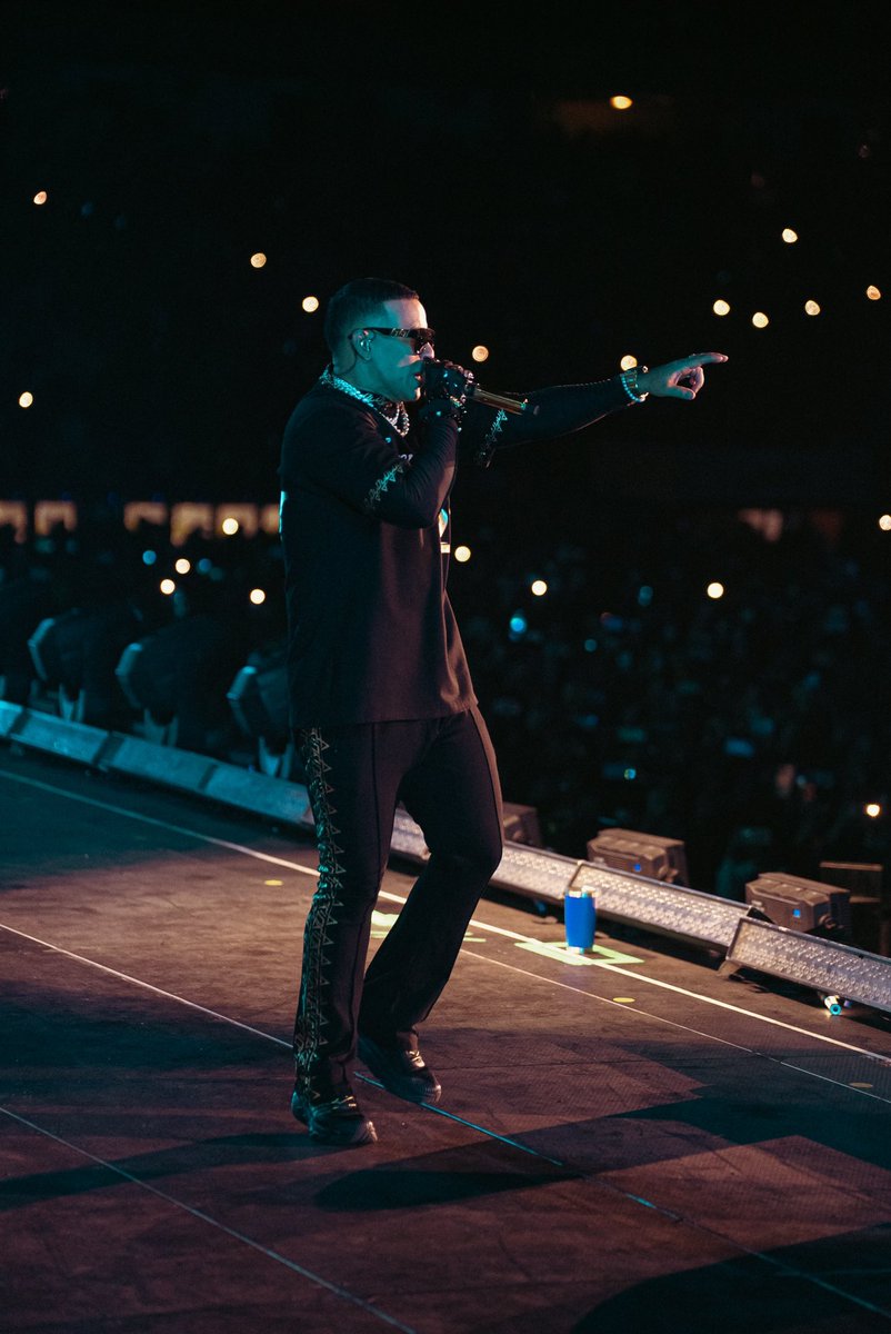 daddy_yankee's tweet photo. La fiesta en Perú estuvo a otro level🔥Gracias por ser parte de La Última Vuelta de este servidor. ❤️ 🇵🇪 https://t.co/prZGlK1Owr