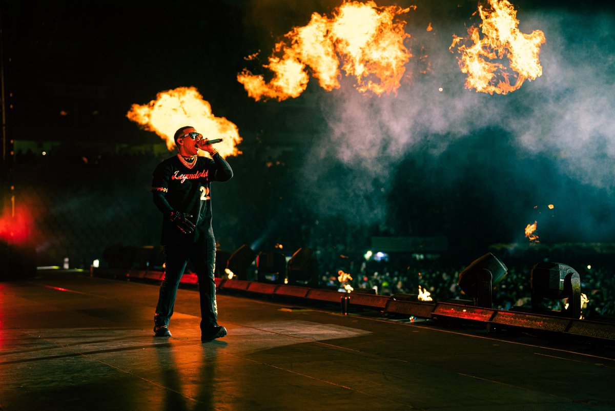 daddy_yankee's tweet photo. La fiesta en Perú estuvo a otro level🔥Gracias por ser parte de La Última Vuelta de este servidor. ❤️ 🇵🇪 https://t.co/prZGlK1Owr