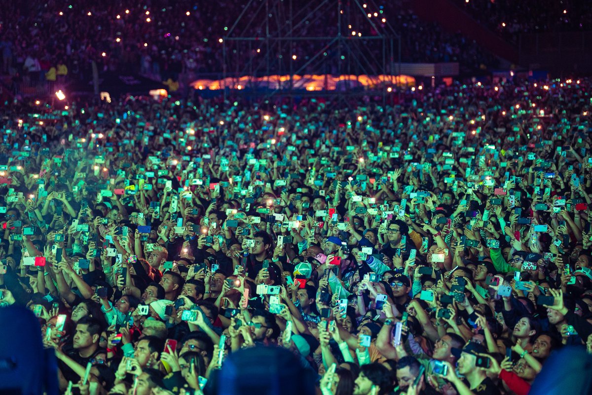 daddy_yankee's tweet photo. La fiesta en Perú estuvo a otro level🔥Gracias por ser parte de La Última Vuelta de este servidor. ❤️ 🇵🇪 https://t.co/prZGlK1Owr