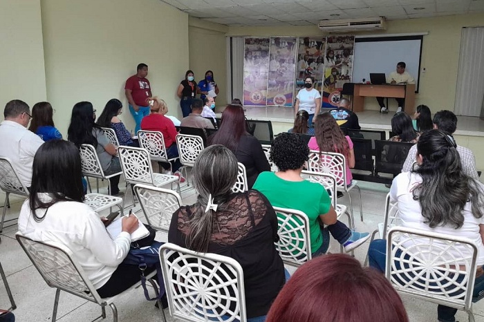 Somosivss's tweet photo. En aras de continuar fortaleciendo el Sistema Público Nacional de la Salud, en el auditorio de la Dirección Regional de Salud del estado Guárico, se llevó a cabo una reunión de trabajo, en la cual participaron los coordinadores de los centros asistenciales de esta entidad. https://t.co/7LBpPBssxj