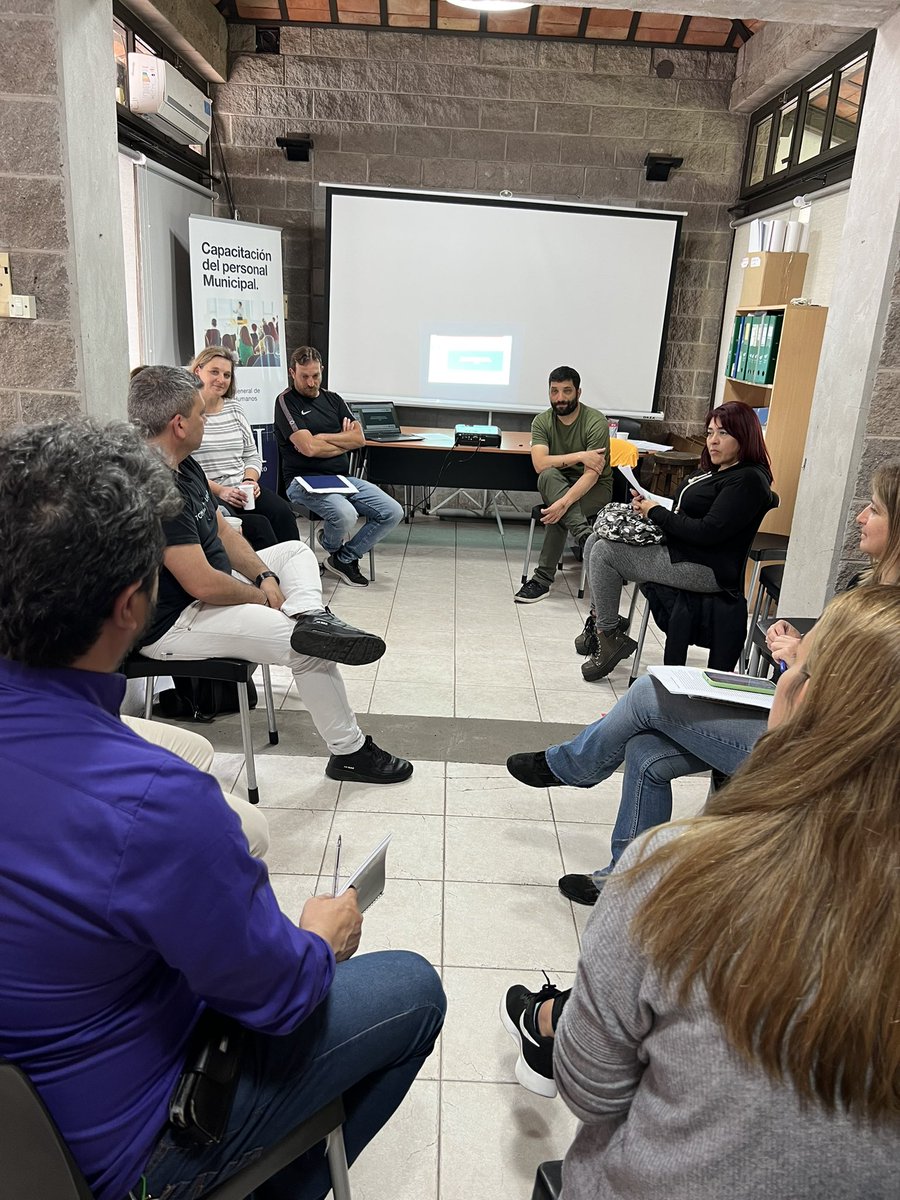 CyD_MSI's tweet photo. Capacitación en Gestión de la Comunicación en Equipos de Trabajo a cargo del Lic. Gonzalo Deive, docente del IPAP, orientada a supervisores y coordinadores de distintas áreas de la Municipalidad de San Isidro @SanIsidroGob @PosseMacarena @gustavoposse https://t.co/XajCiUisCj