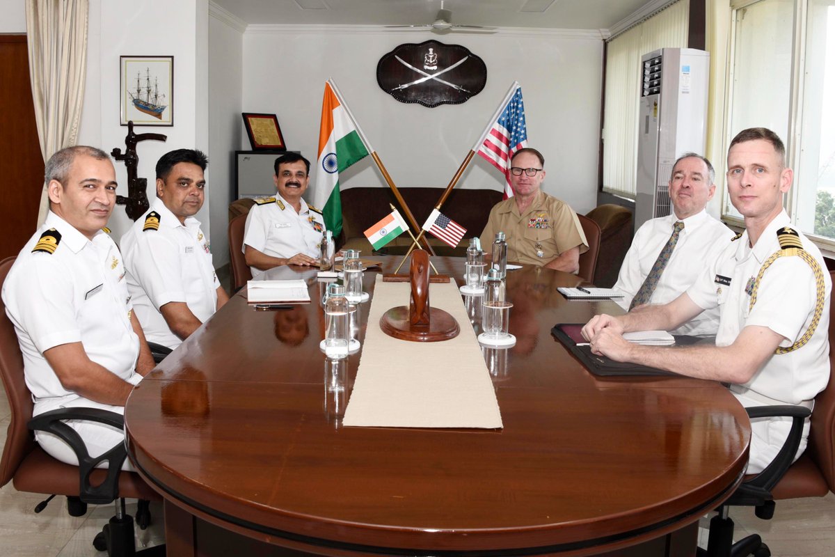 #BridgesofFriendship🇺🇸🇮🇳
Maj Gen Chris Phillips, Director Strategic Planning and Policy, <a href="/INDOPACOM/">U.S. Indo-Pacific Command</a>  called on Vice Adm Sanjay Vatsayan, Chief of the Staff, #ENC  on 19 Oct 22 and discussed  matters of mutual interest. 
<a href="/DefenceMinIndia/">रक्षा मंत्री कार्यालय/ RMO India</a>
<a href="/drajaykumar_ias/">Ajay Kumar</a>
<a href="/IndianEmbassyUS/">India in USA</a>