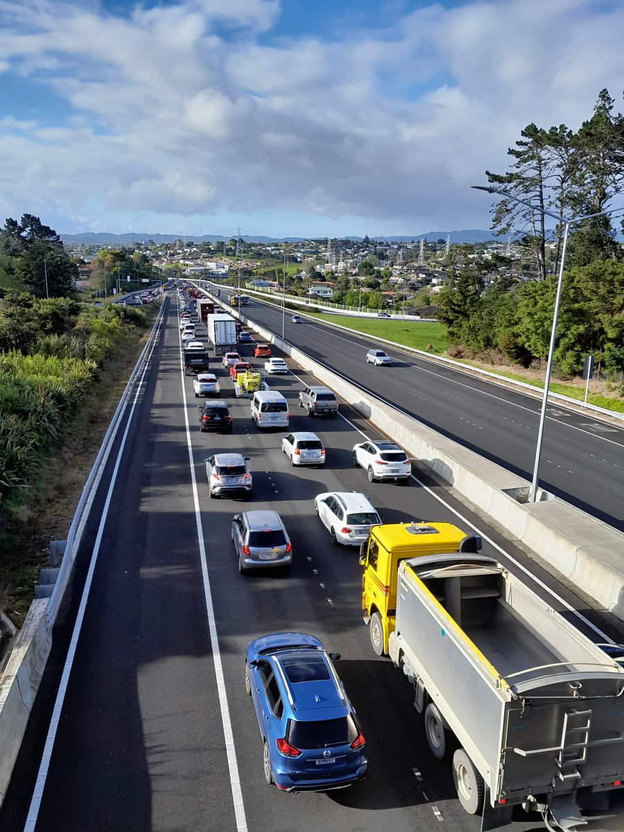 GeorgeWeeks2014's tweet photo. From 2016-19 Auckland's Northwest Motorway was expensively widened to three lanes each way with no dedicated busway or light rail. 

Here is how it looks in 2022.

"One more lane will fix it", eh?

@GreaterAKL predicted this back in 2009. https://t.co/fwwGPnLcjD

#InducedDemand https://t.co/E204iS6oNH