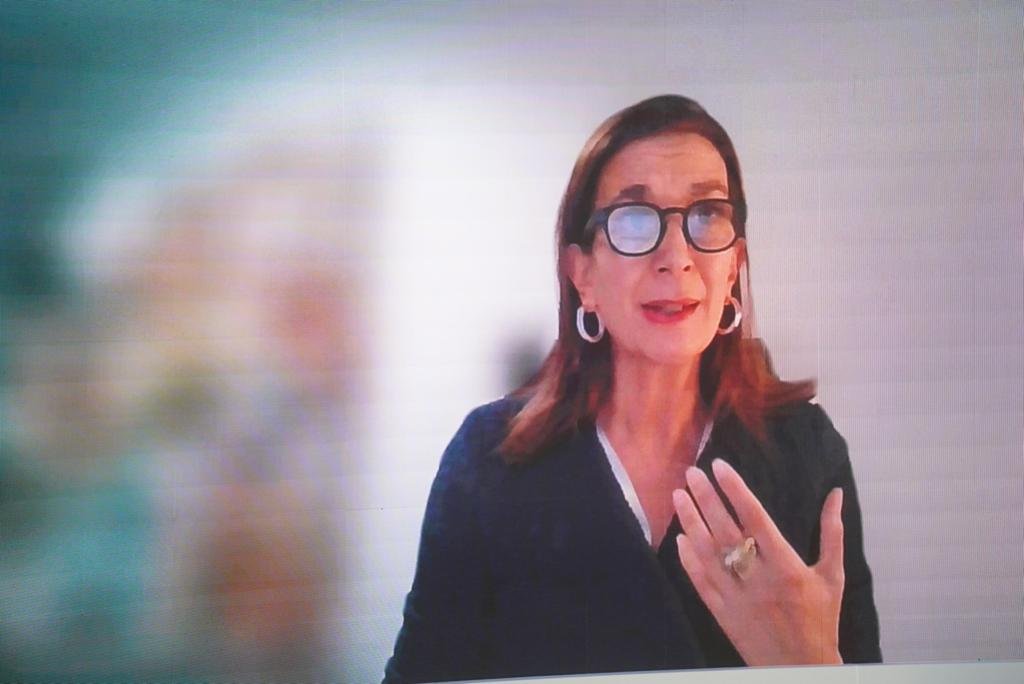 RedeiaCorp's tweet photo. 🗣️Beatriz Yordi, de la @ComisionEuropea, en #JSRedeia22: "La política energética pasa por una #descarbonización que se hará sí o sí" porque "el 20% de los europeos más ricos es responsable del 32% de las #emisiones y el 20% de los más pobres, del 9%". https://t.co/iHebepP7mm