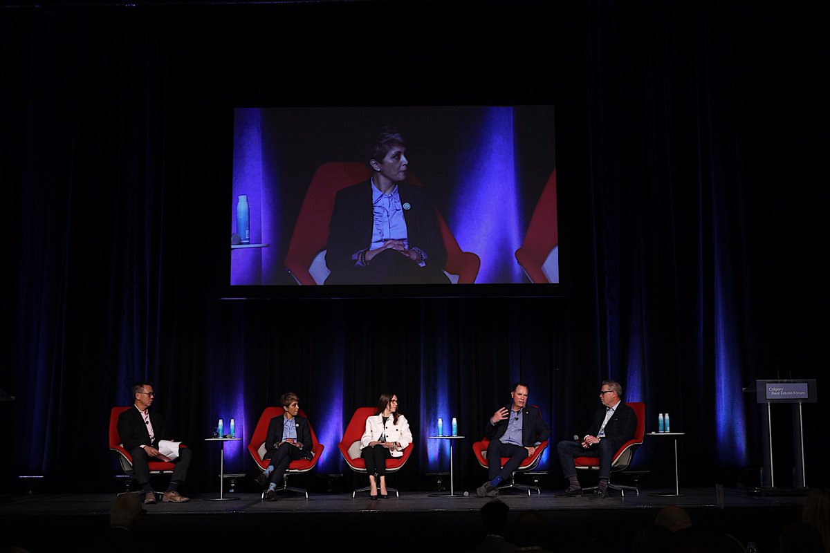 re_forums's tweet photo. This morning our attendees at #CREF22 heard from a panel of experts on the secret's of Calgary's diverse economy. Thank you to Greg Kwong, Mayor Jyoti Gondek, Scott Hutcheson, Jennifer Lussier and Brad Parry for joining us, and to @LawsonLundell for sponsoring this session. https://t.co/xMU30mzpXI