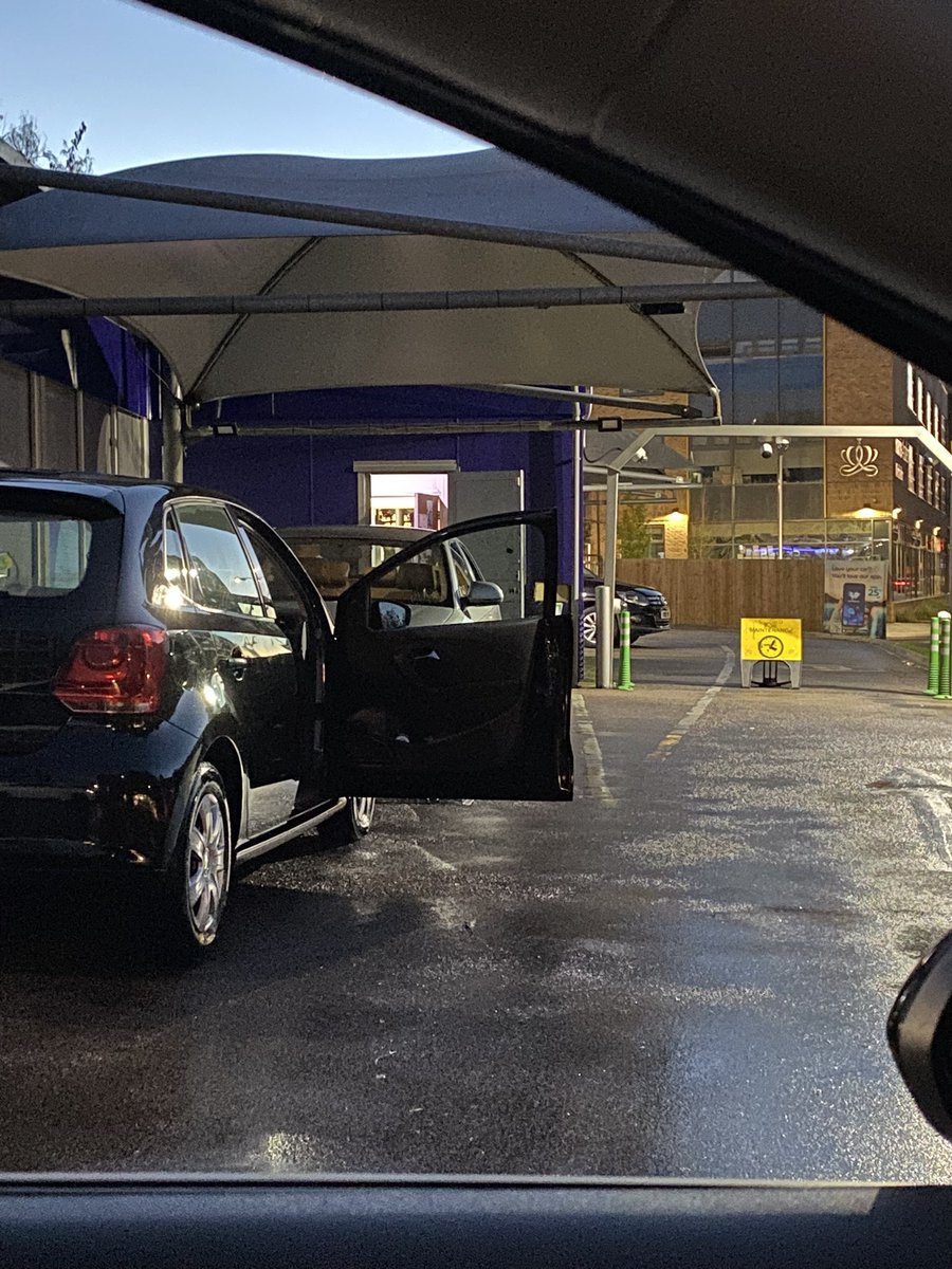 theprgeek's tweet photo. @IMOcarwash Third time trying to wash my car at your Merton Store. First two times I was unable to due to their voucher machine not working. Today they have closed 30 mins early. https://t.co/6Y1r7fTl5S