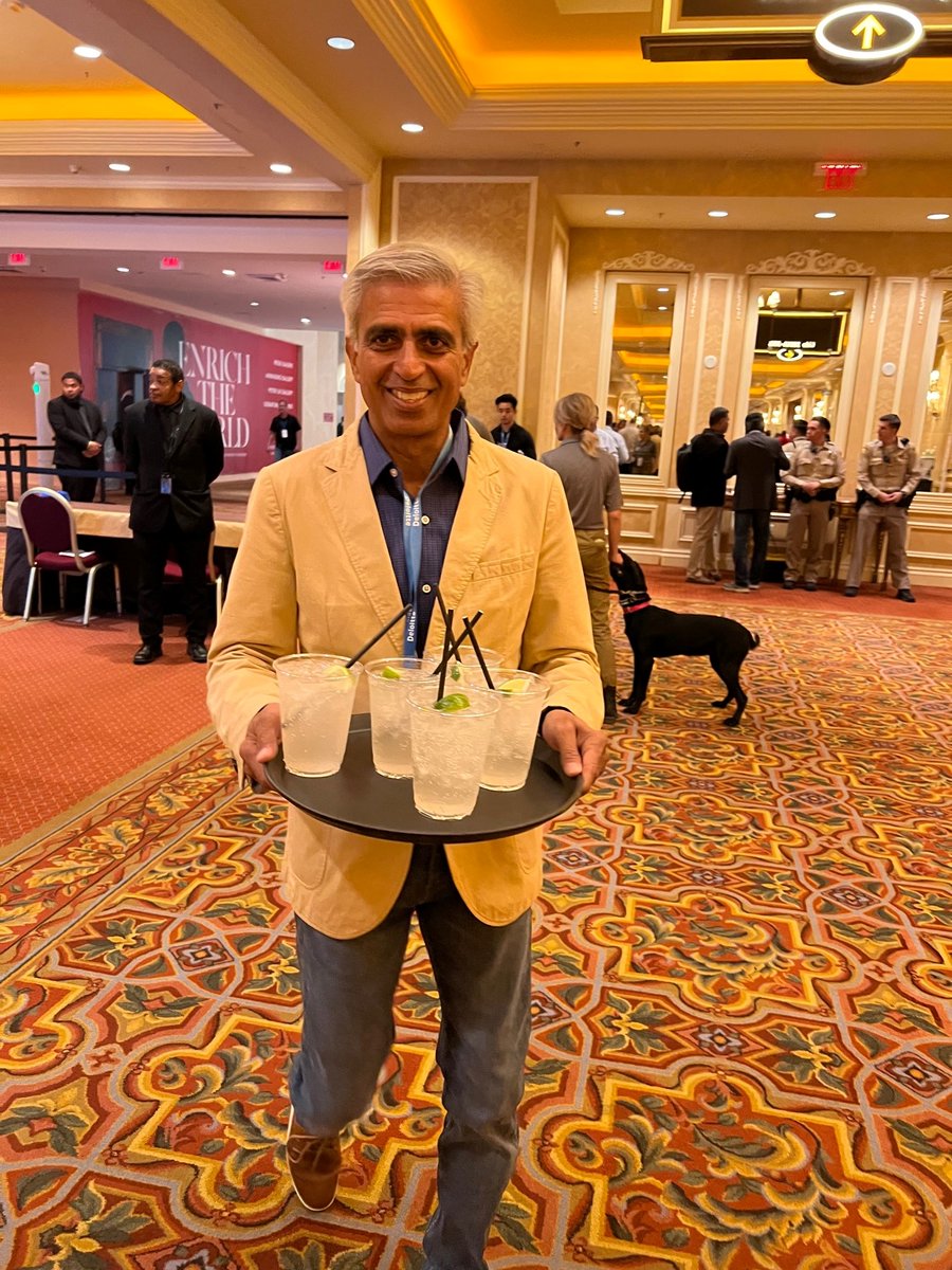 datavail's tweet photo. Datavail Delivers! Service with a smile!
#cloudworld #cloudworld2022 #OracleCloudWorld #OracleCloud #Oraclepartner https://t.co/qSv2cTVDGG