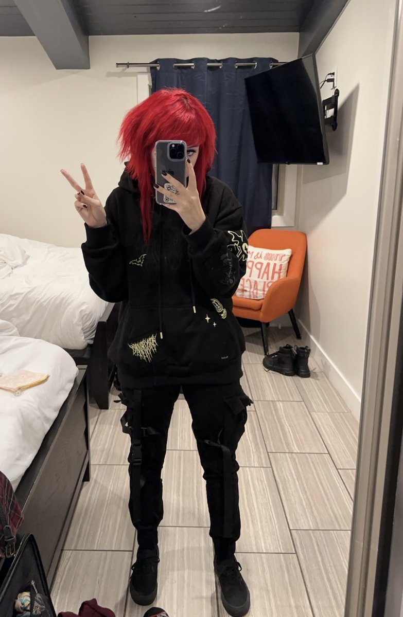 WatchGirlsPlay's tweet photo. goooood morning darlings! you better have a wonderful day, or else😡 https://t.co/OAtw8oxlL3