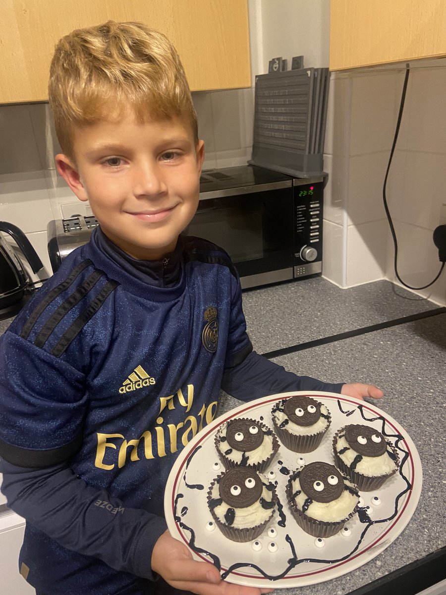 Laura59452973's tweet photo. Aaaarrrgghh SPIDERS!!!! Are you scared yet? Liam is most definitely not! Yummy 😋 cupcakes #GoresbrookMasterchef2022 Liam 2JW @MissCollinsGBS @MrWalkerGBS @GoresbrookSc https://t.co/Kn35NL5gV7
