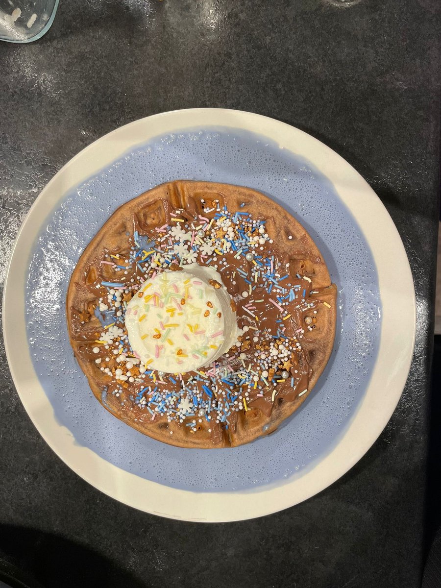 lyshendri's tweet photo. Lyara’s (4RW)  Masterchef entry “waffle raft”. Looks like we are having chocolate filled waffles tonight! #GoresbrookMasterchef2022 @MissCollinsGBS @GoresbrookSc https://t.co/cyg5aSkStl