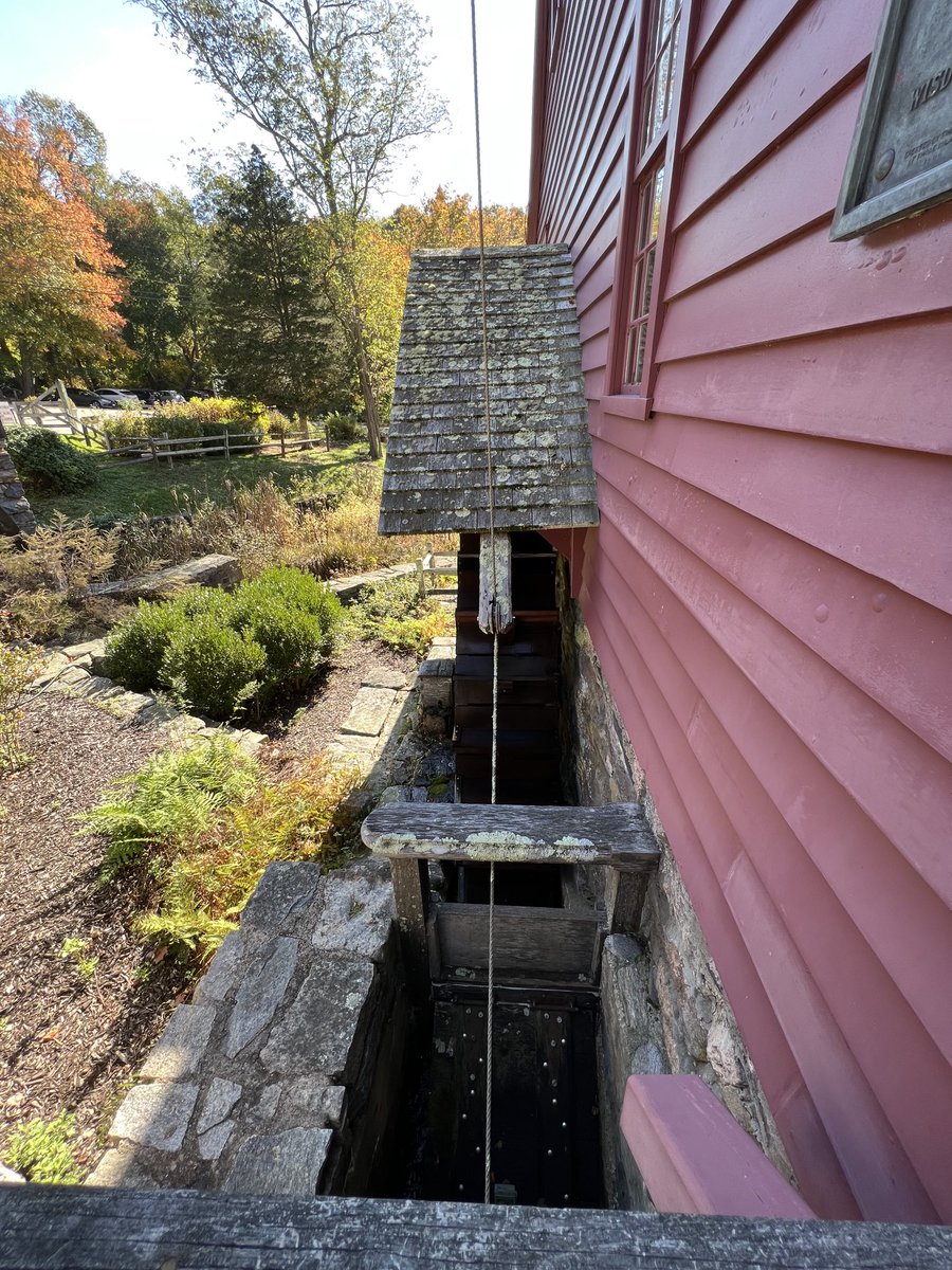 H2O_Soni's tweet photo. My Water Resources Grand Challenge class field trip to the #GilbertStuart Museum, RI to learn abt snuff mill, an operating gristmill, fish ladder, millpond, undershot wheel & many more! #hydrology #dams #fishladder
#PradhanangLab #sluicegate @universityofri @URI_GEO @uricels https://t.co/CCsawscpG8