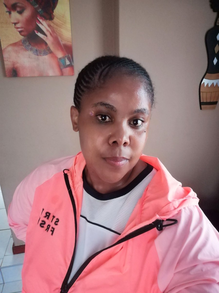 namzitB7's tweet photo. Rent paid💪.... Thursday home workout!! with coach @sixolisile_n
#IChoose2BActive
#LifeLongWellnessCulture
#Bodytransformation
#VirtualGym https://t.co/2ysZLfvDpU