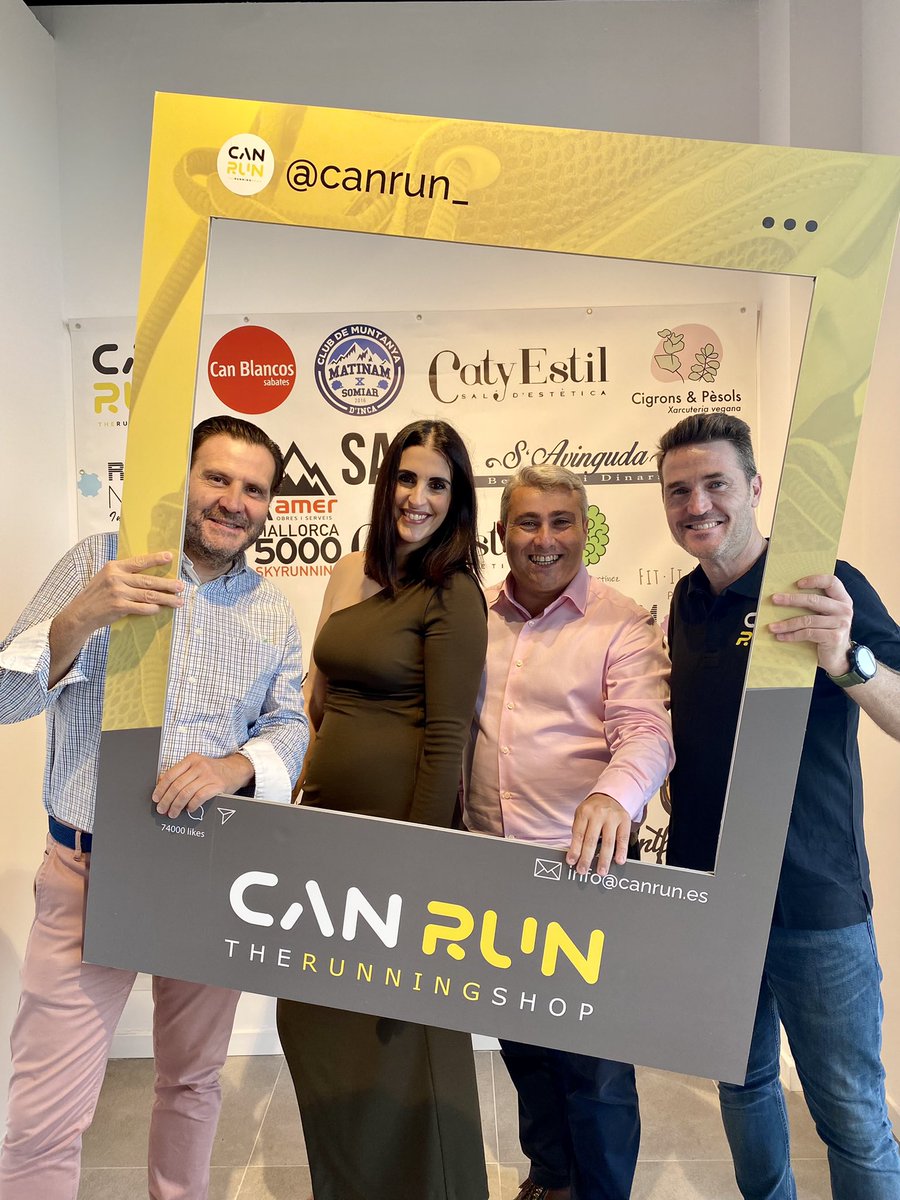 SocialistesInca's tweet photo. 🔴 👟 Molt contents que es continuin obrint comerços al nostre municipi i més com #CanRun, situat a l’avinguda Jaume II - 241 i que està especialitzat en calçat i roba de muntanya. 🏔🏃🏻♀️
Enhorabona i molts d’èxits!👏🏼👏🏼👏🏼 #IncaSomTots https://t.co/yXnREffGBn