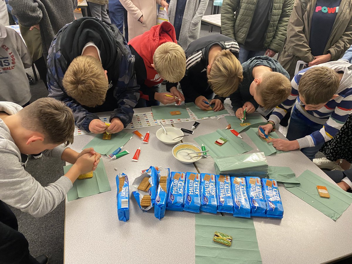 geographyjths's tweet photo. @geographyjths @johntaylorhigh decorating flags at y6 open eve #creativegeography #openeve https://t.co/3zbYxGK5Y7