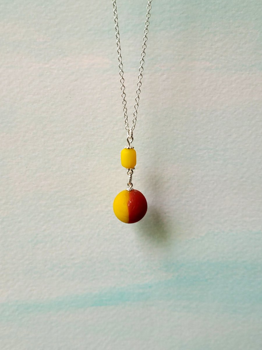 A #surftumbled marvel! #Handmade, genuine yellow and red #seaglassmarble, yellow #seaglass bead &amp; sterling #silvernecklace. etsy.com/listing/132888… #seaglassjewelry #seaglassnecklace #genuineseaglass #seaglassbead #seamarblenecklace #seamarble #rareseaglasss #marblenecklace