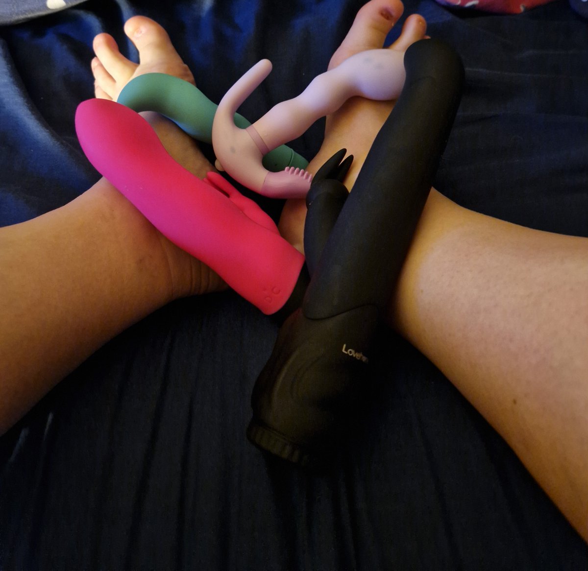 CurvesDaisy's tweet photo. Eeny Meeny Miney Mo...which should I chose and where should it go? 🍑🥒🍆📸🎥😘
#bbw #pawg #vibrator #feet #dildo #suggestionsplease #footplay #pics #vids https://t.co/uG2Xlt8tDn